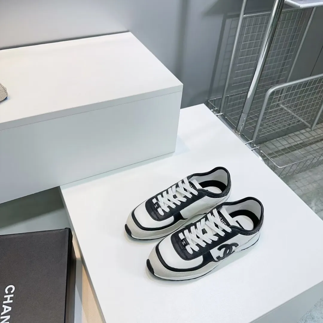👟👟Ex-factory price 440👟👟 CHANEL Chanel 2025 new panda sneakers, color matching thick-soled casual sports shoes, upper: imported calfskin/imported suede, lining: imported sheepskin lining, outsole: TPU original outsole Size: #35-40 (40 customized, non-refundable)